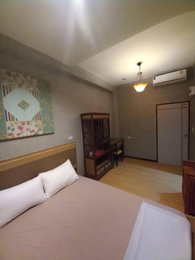 Buri Hostel Банкок Екстериор снимка