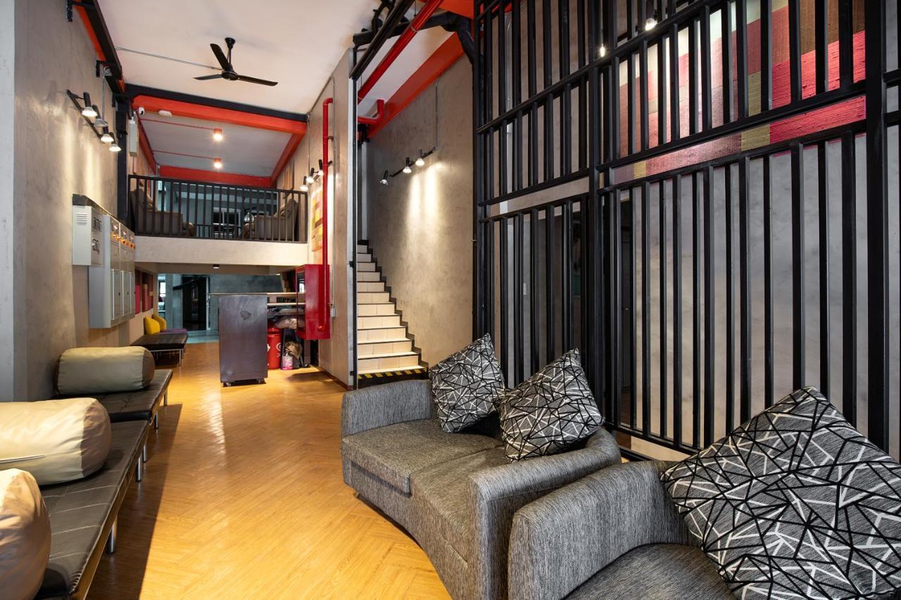 Buri Hostel Банкок Екстериор снимка