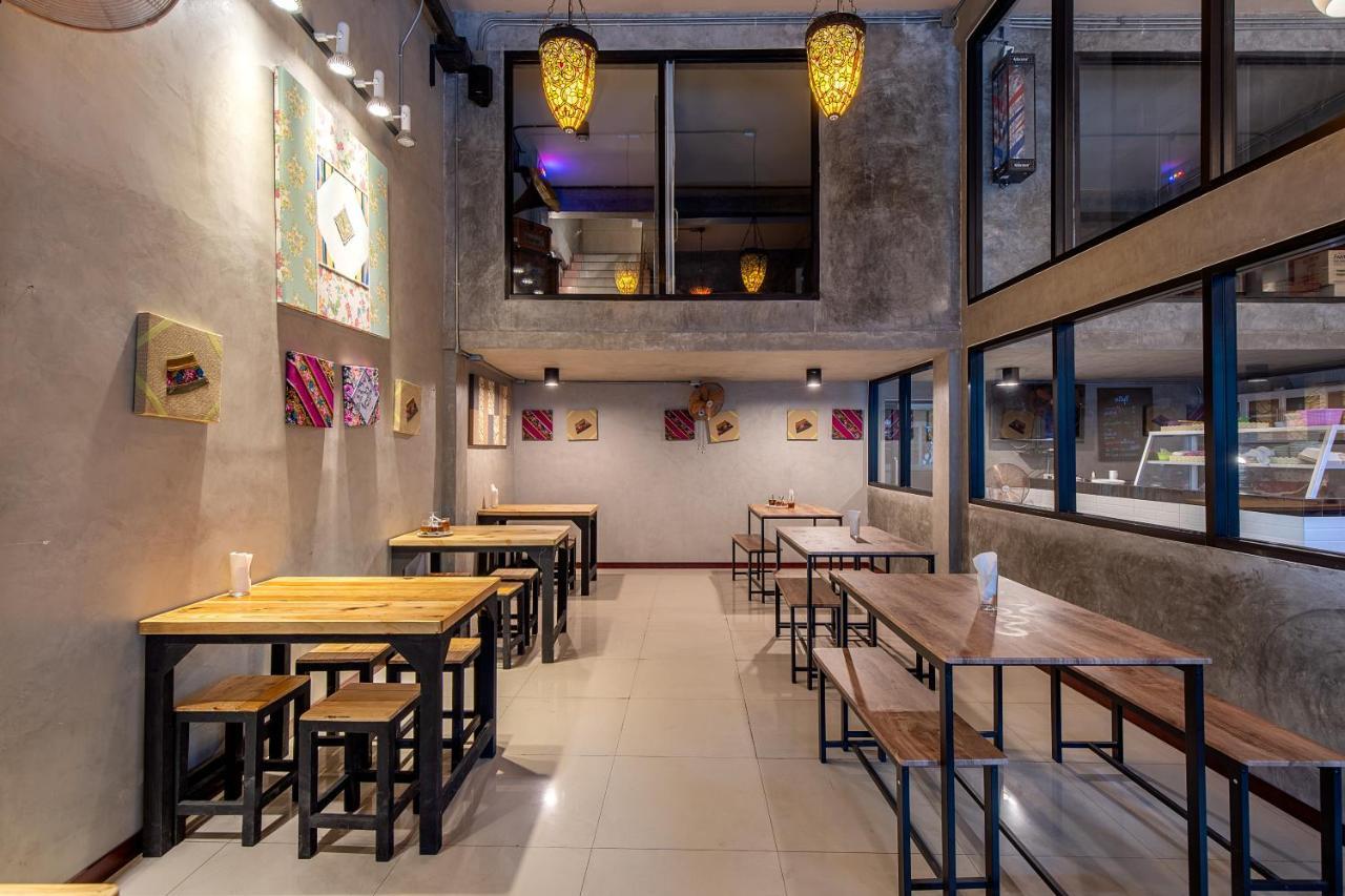 Buri Hostel Банкок Екстериор снимка