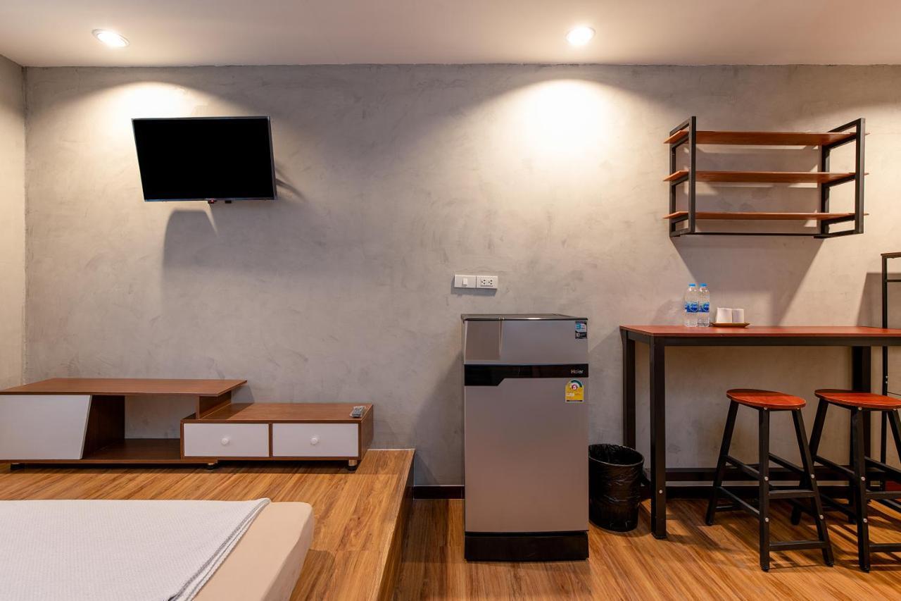 Buri Hostel Банкок Екстериор снимка