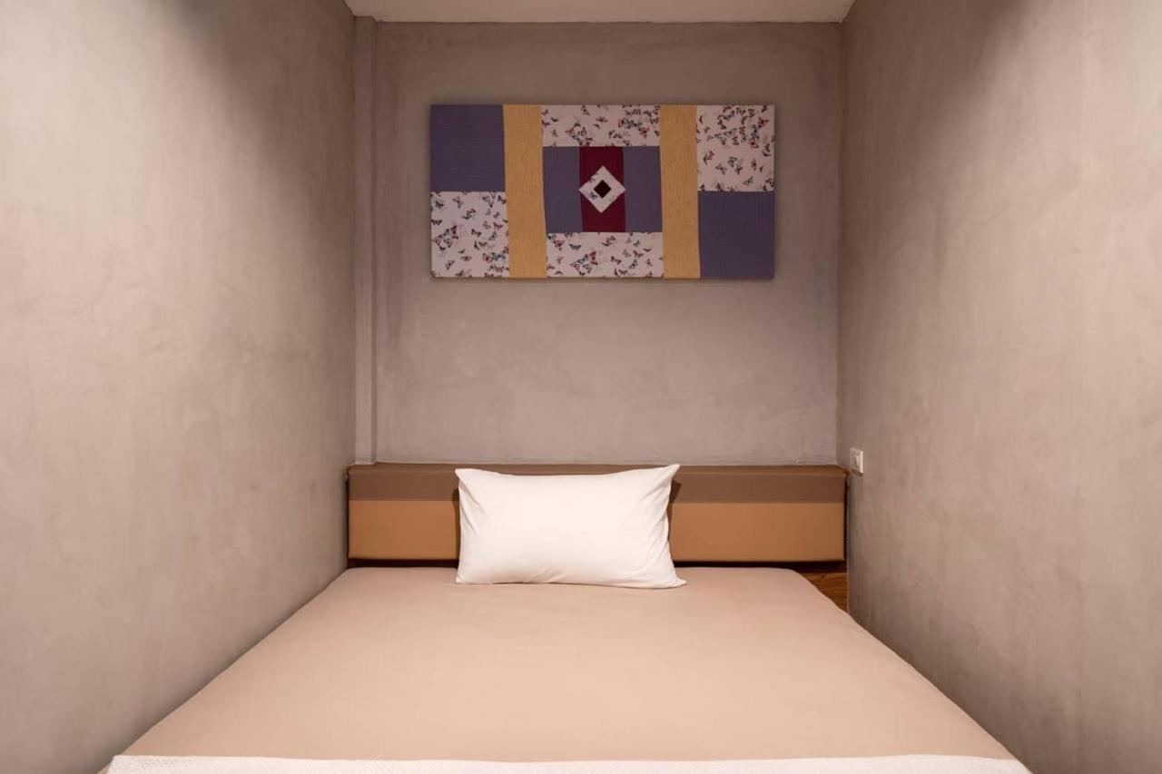 Buri Hostel Банкок Екстериор снимка