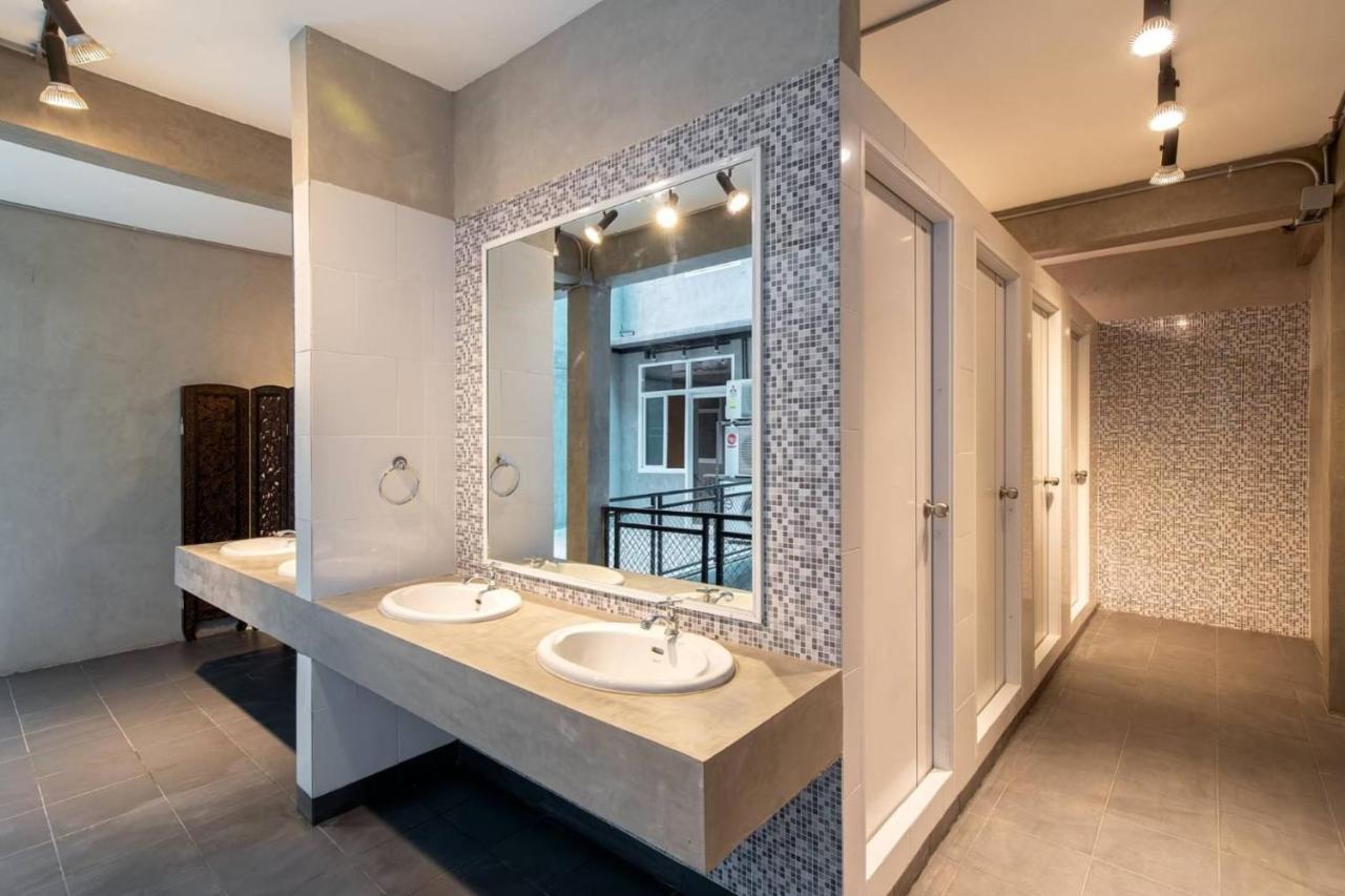 Buri Hostel Банкок Екстериор снимка